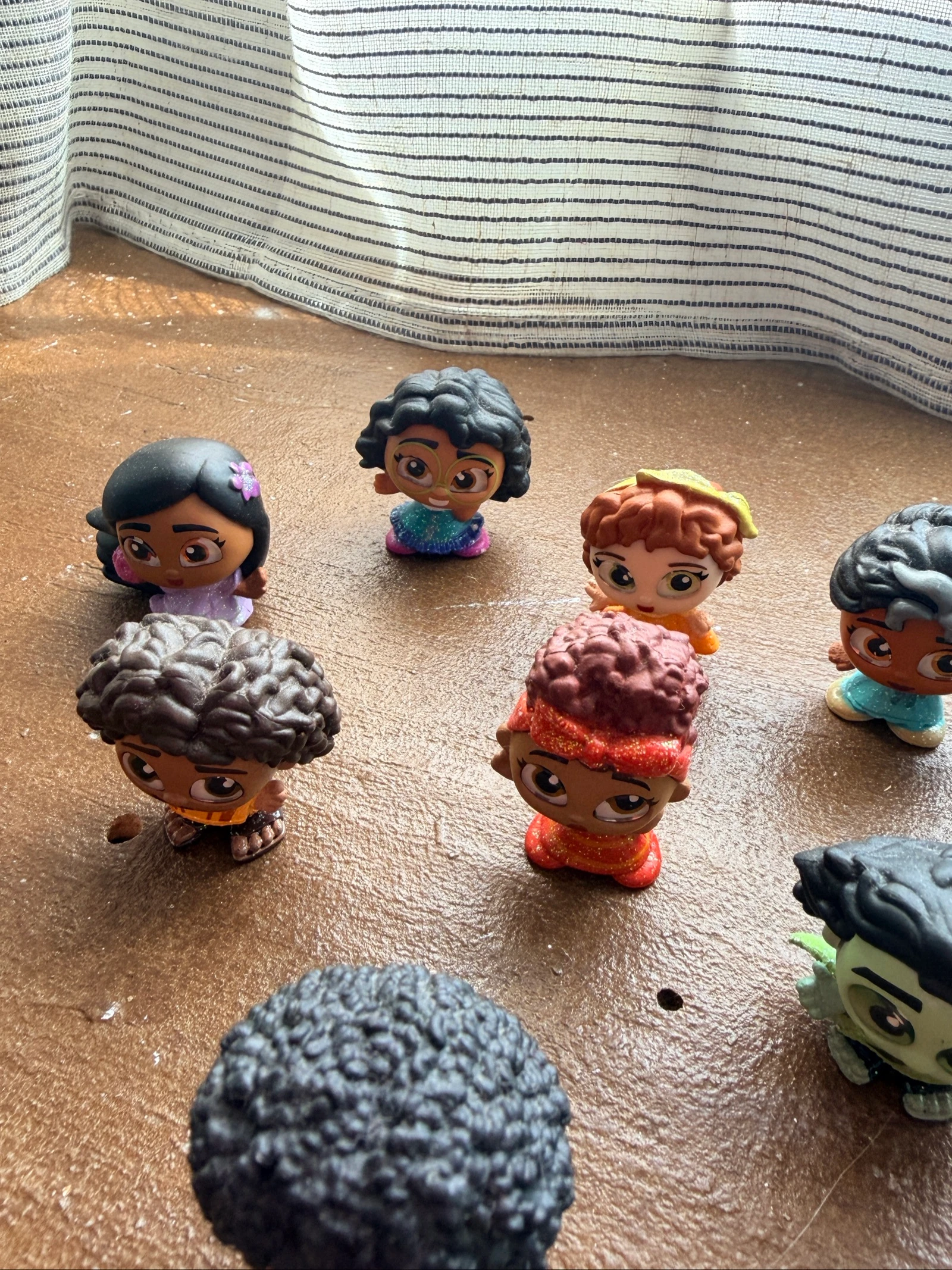 Lot de 9 mini figurines Disney – Encanto  – photo 3